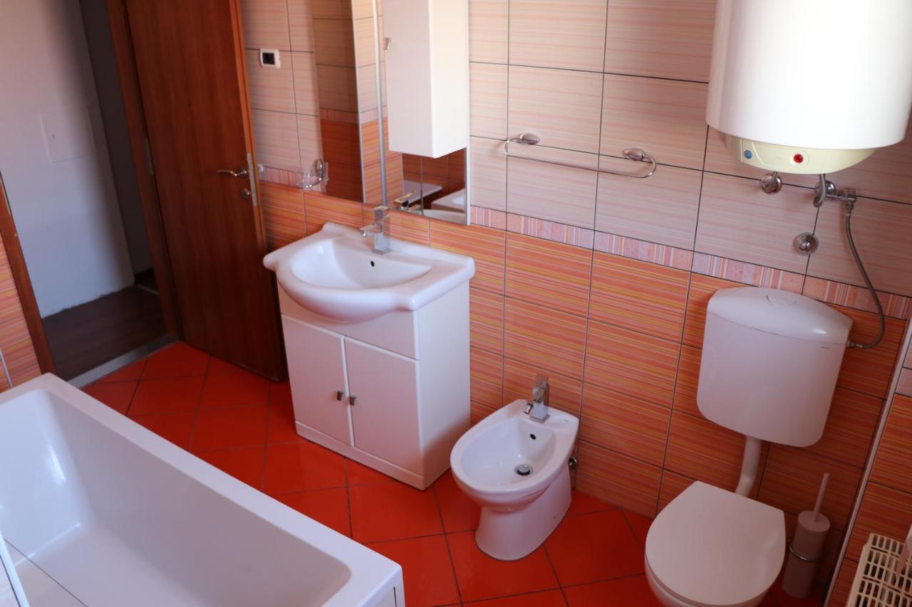Nona Lili Apartment Izola Kültér fotó